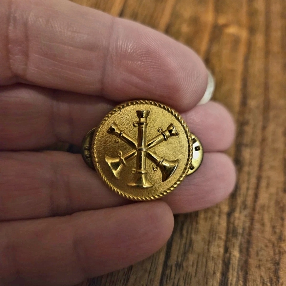 Smith And Warren Collar Insignia - 3 BUGLES CROSSED